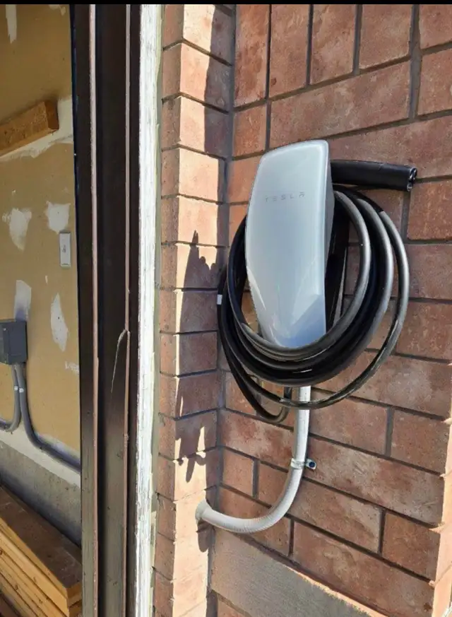 electrician414906094821068802