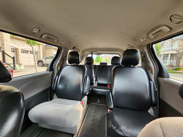 2016 Toyota Sienna – Alpine White | FWD | Fleet Maintained in Cars & Trucks in Oakville / Halton Region - Image 3
