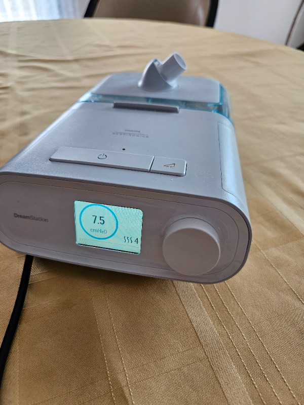 Philips Respironics Dreamstation CPAP machine (mint condition) in Health & Special Needs in Edmonton - Image 3