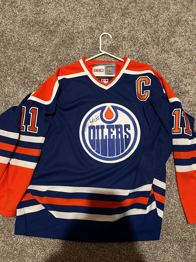 Signed Mark Messier Oilers Jersey in Hockey in St. Albert