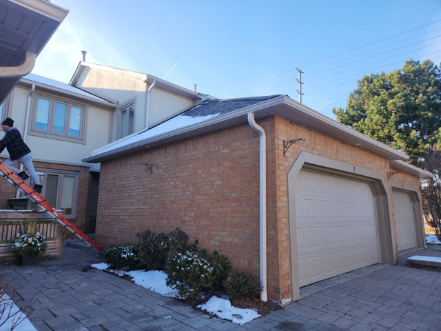 Eavestroughs, Fascia ,Soffit, Gutter/Leaf Guards in Roofing in Markham / York Region - Image 4