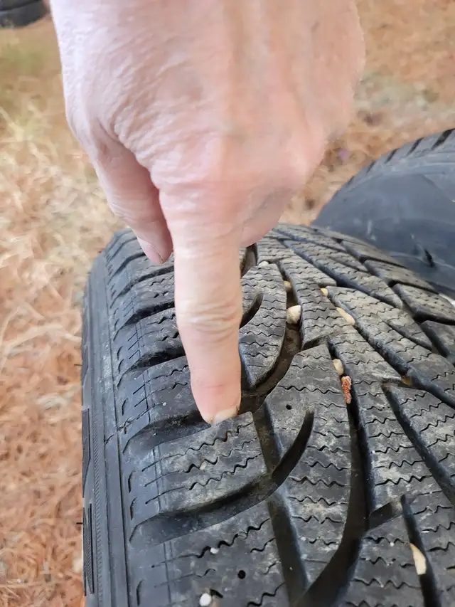 Ford Escape Touren rims w/winter tires in Tires & Rims in Edmonton - Image 7