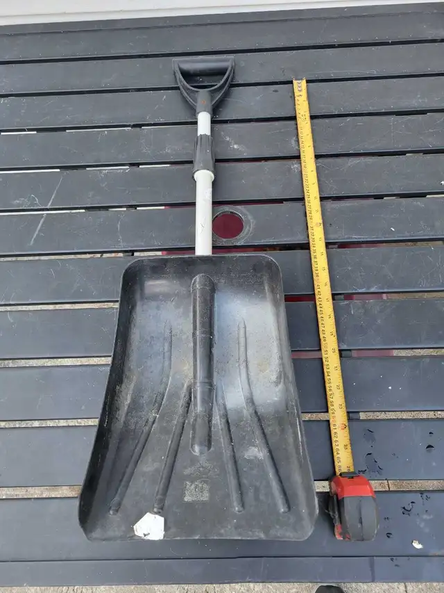 Emergency packable snow shovel. in Outdoor Tools & Storage in Windsor Region - Image 2