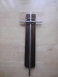 Croix en bois et métal (moderne)