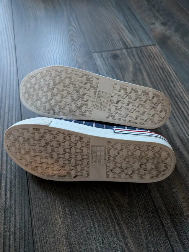 Running shoes in Women's - Shoes in Winnipeg - Image 10