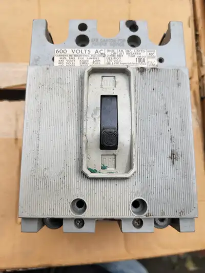 DISJONCTEUR BREAKER ITE SIEMENS 3 POLE 100A 600V USAGER HE2-B100, View more
