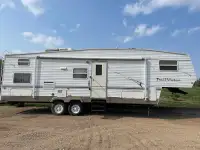 2004 Trail vision 30 ft fifth wheel. mint