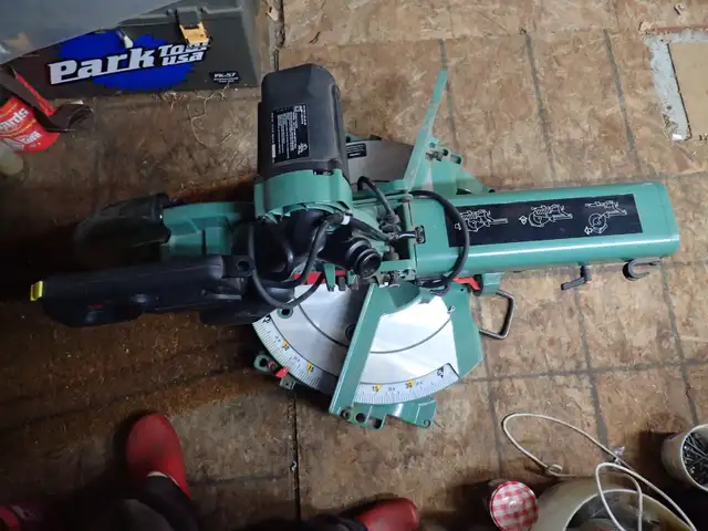 12" Sliding Compound Miter Saw by General in Power Tools in Thunder Bay - Image 3