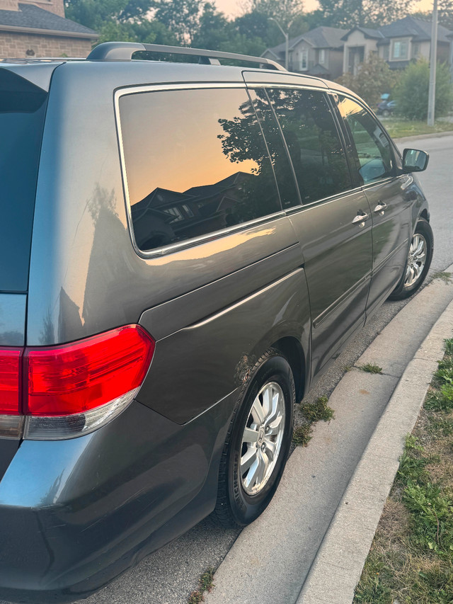 8 Passenger 2010 Honda Odyssey EX, FWD with DVD & leather seats in Cars & Trucks in Hamilton - Image 4