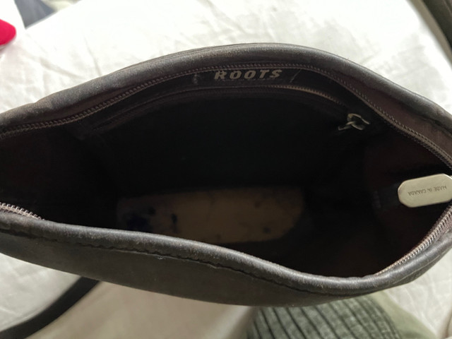 " ROOTS" BROWN LEATHER PURSE in Women's - Bags & Wallets in Ottawa - Image 3