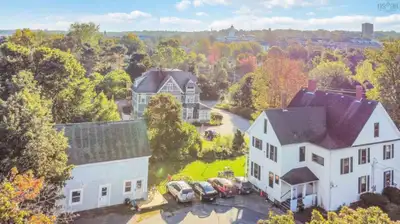 Bright & Convenient 2nd-Floor Apartment in Wolfville