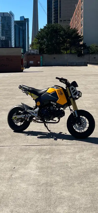 2015 Honda Grom Have ownership 24,000 Runs, drives, stops Needs rear tire $2500obo