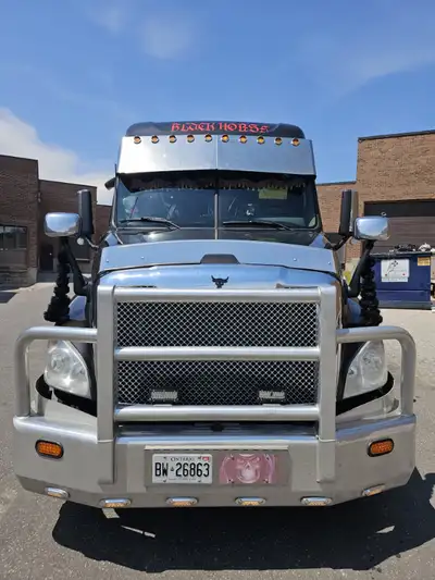 2014 Freightliner Cascadia, Detroit 505 hp, 18 SPD 13/40 axles,3.58 ratio, 4 way locker. Tire breaks...