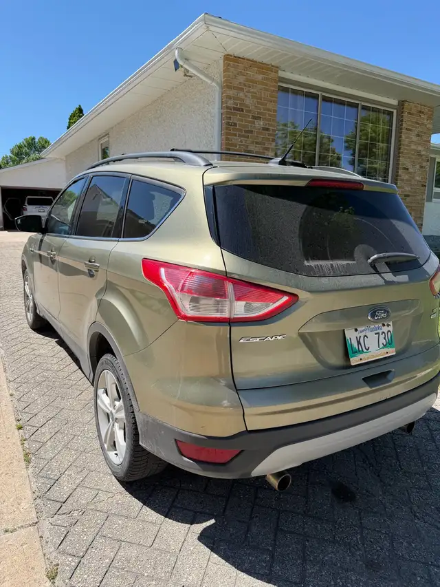 2013 ford escape SEL - clean title, safetied with remote starter