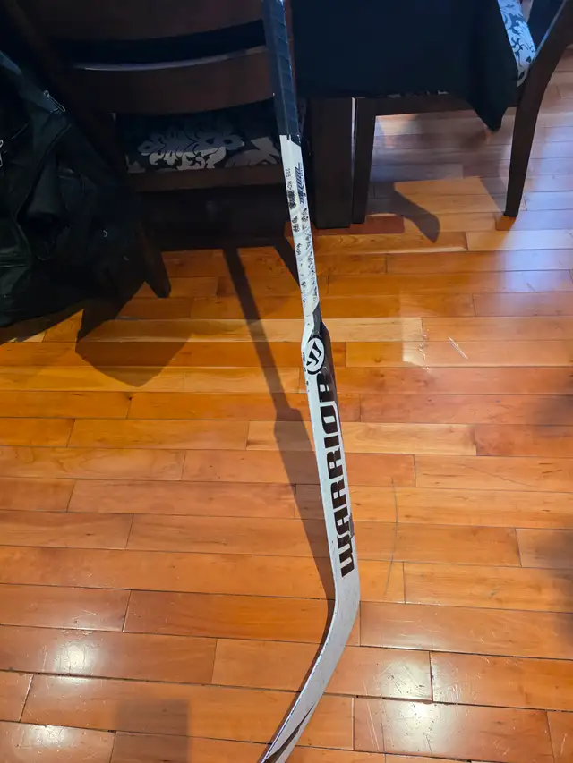 23" Senior Warrior Goalie Stick / Bâton de gardien senior 23" in Hockey in City of Montréal - Image 3