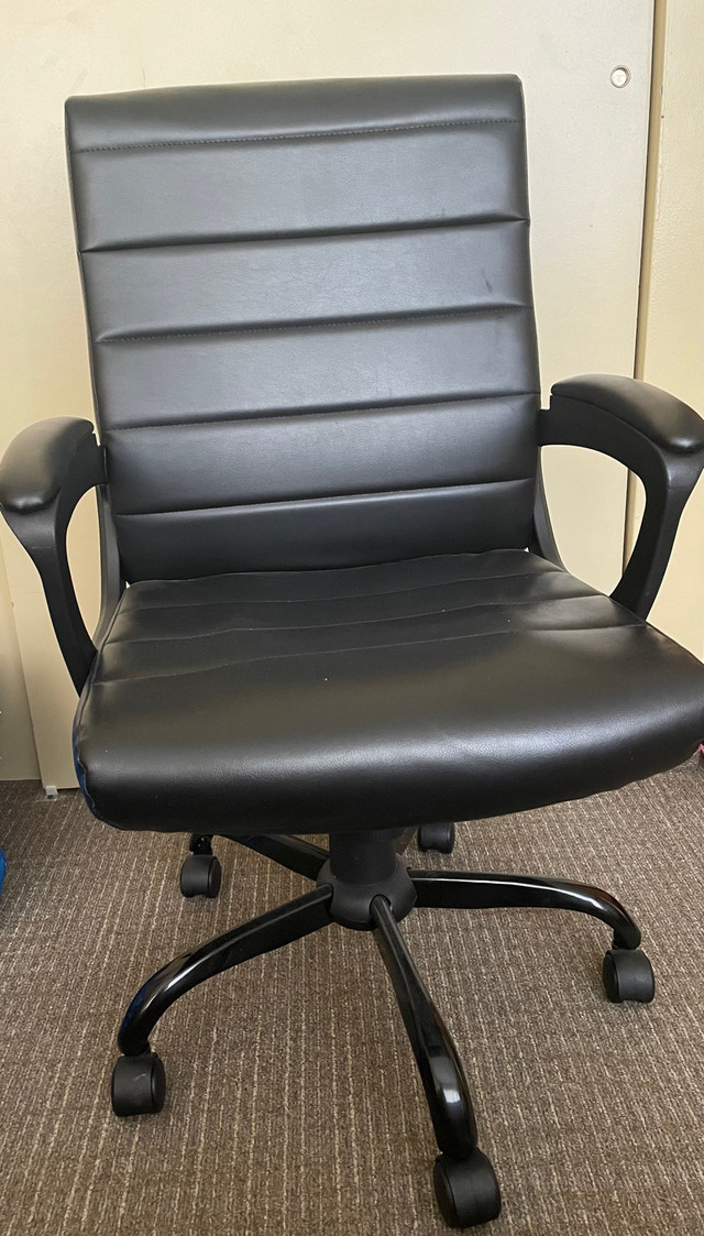Comfortable Reclining Office Chair  in Chairs & Recliners in Kitchener / Waterloo