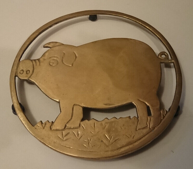 Vintage Brass Pig Hog Kitchen Trivet Pot Holder - Pot Stand in Arts & Collectibles in Oshawa / Durham Region