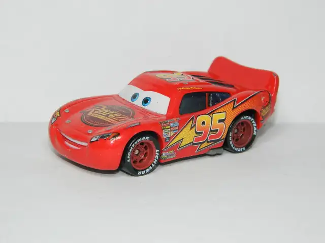 Disney Pixar Cars 1/55 Lightning McQueen - Used in Toys & Games in Oshawa / Durham Region - Image 2