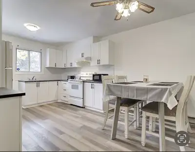 Chambre meublée à louer Grande chambre entièrement meublée à louer dans un logement propre et calme...