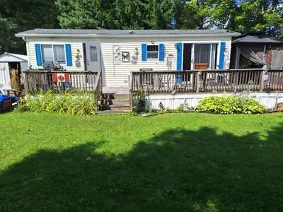 Trailer for sale Fisherman's Cove Lot M 32 McArthur’s Road 1995 12x32 ft Chariot Eagle – sleeps 6 Wi...