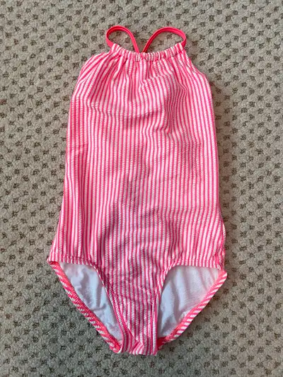 Old Navy size xs Washed and didn’t end up fitting my daughter Would fit 3-4T $5 Pickup location: Eas...