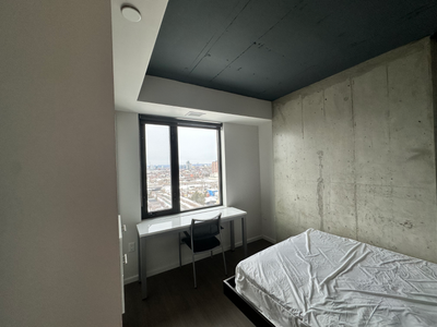 Looking for a lease takeover. Modern apartment with a lovely city view of Ottawa from the second hig...
