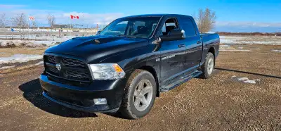 2011 Dodge Ram 1500 4x4, 5.7L Hemi V8, automatic, 255,000kms. Features: Keyless Entry, Heated Leathe...