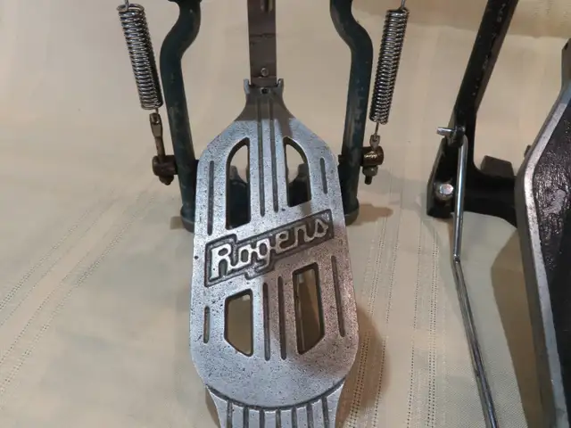 Vintage Drum Kick Pedals 1 Pearl & 2 Rogers in Drums & Percussion in Chatham-Kent - Image 3