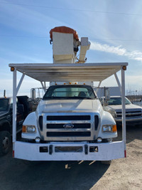 2006 Ford F-750 Bucket Truck with Chip box