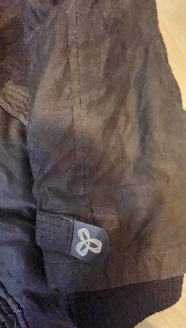 TNA Winter Jacket (Size M)  in Women's - Tops & Outerwear in Calgary - Image 6