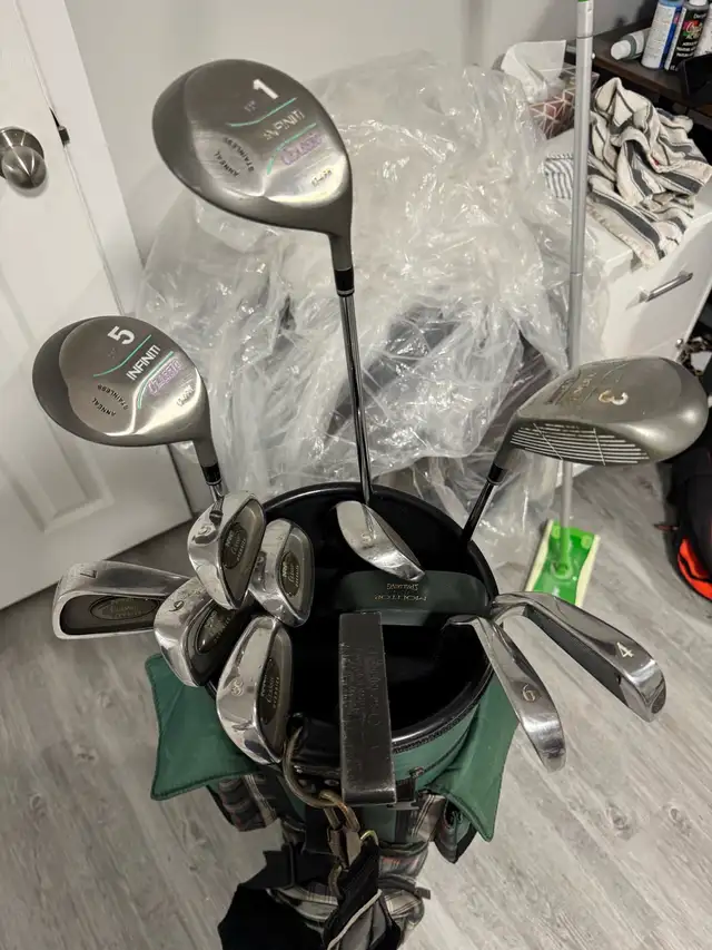 Golf clubs and bag in Golf in Ottawa - Image 2