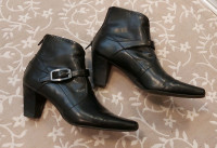Womens Black boots -size 8.5. 