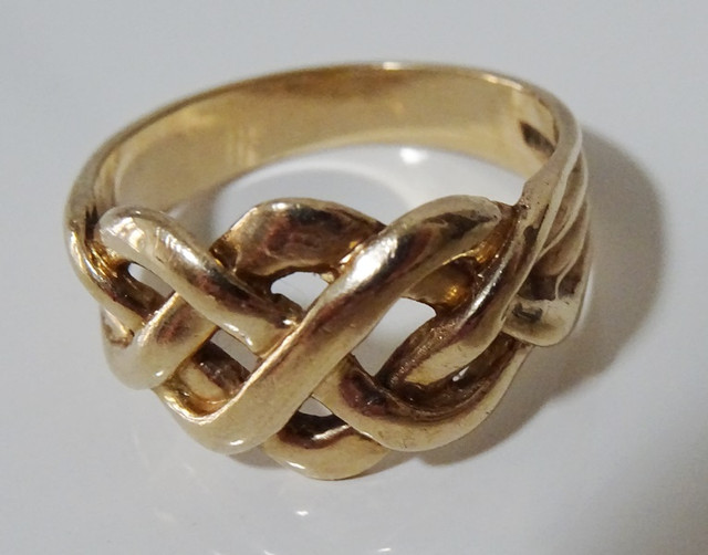 10K gold ring IRISH love knot CELTIC TRIPLE BAND sz 6.5 UNIQUE in Jewellery & Watches in Kitchener / Waterloo