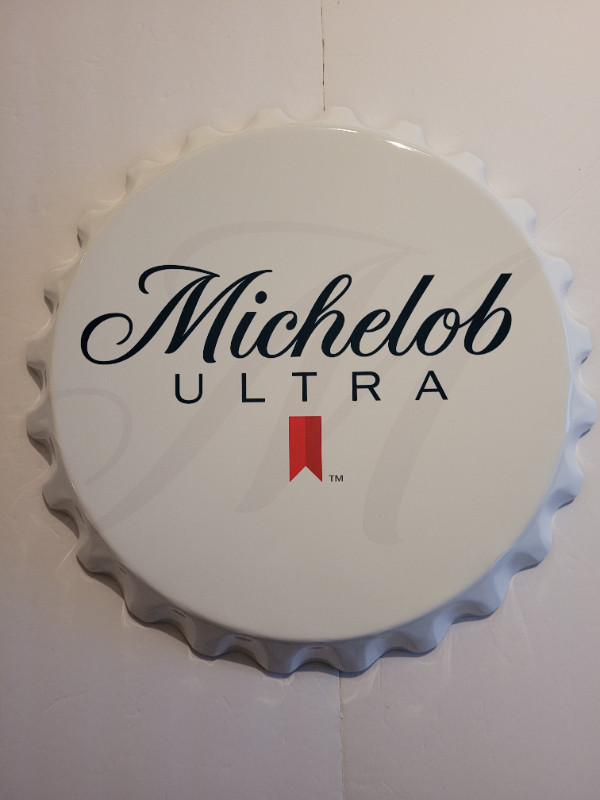 MICHELOB ULTRA ® CAP DE BIÈRE - AFFICHE DÉCORATIVE EN MÉTAL 42cm dans Décoration intérieure et accessoires  à Laurentides