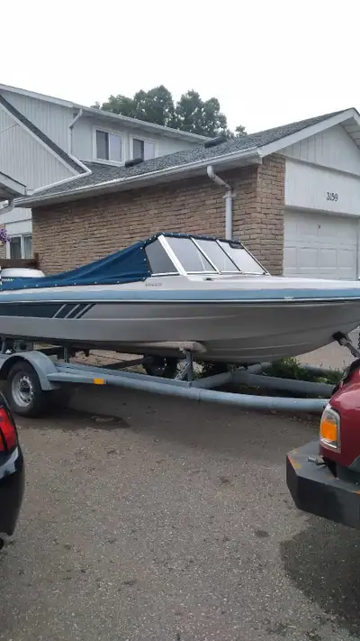 This is a used Evinrude boat, equipped with a 115 horsepower engine,! Sold with its trailer. Key Fea...