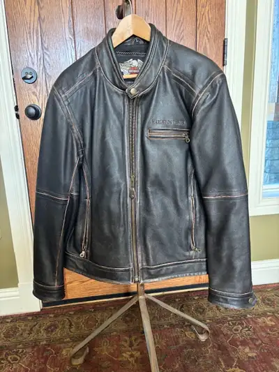 Authentic Harley Davidson Men's chocolate brown leather jacket. Size Large, only worn few times, lik...