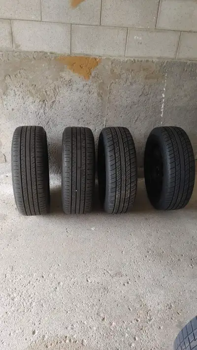 All season tires with Rims (4 sets) 205 65 R16 Contact phone number: 416-7076380