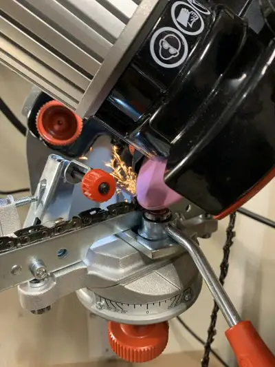 chainsaw or Lawnmower sharpening / affûtage de tronçonneuse, View more