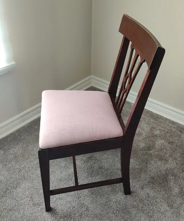 4 Dining Room Chairs in Chairs & Recliners in Markham / York Region - Image 3