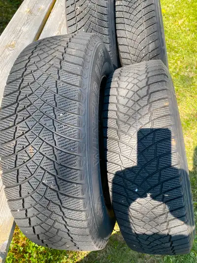The wheels came off a 2015 Kia Sportage. Used two winter