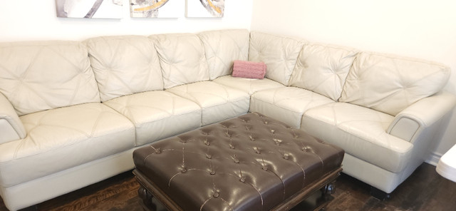 Couch For Sale dans Sofas et futons  à Ville de Montréal