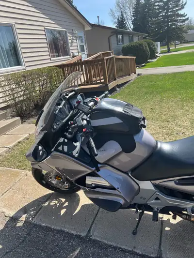 HONDA ST 1300 2003 - Great shape and condition. Only 12000 km ABS, power windshield, hard side and r...