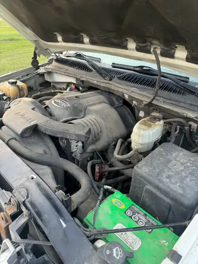 Good strong running 6.0 LQ9 from 03 Cadillac Escalade Runs clean, no smoke, no knocking or ticks Oil...