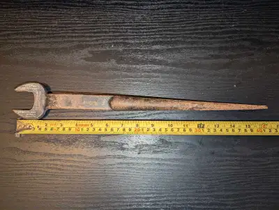 Klein spud wrench.ironworker.3212-h,3/4 1-1 1/4 inch .made in USA.used.end has a small bend.