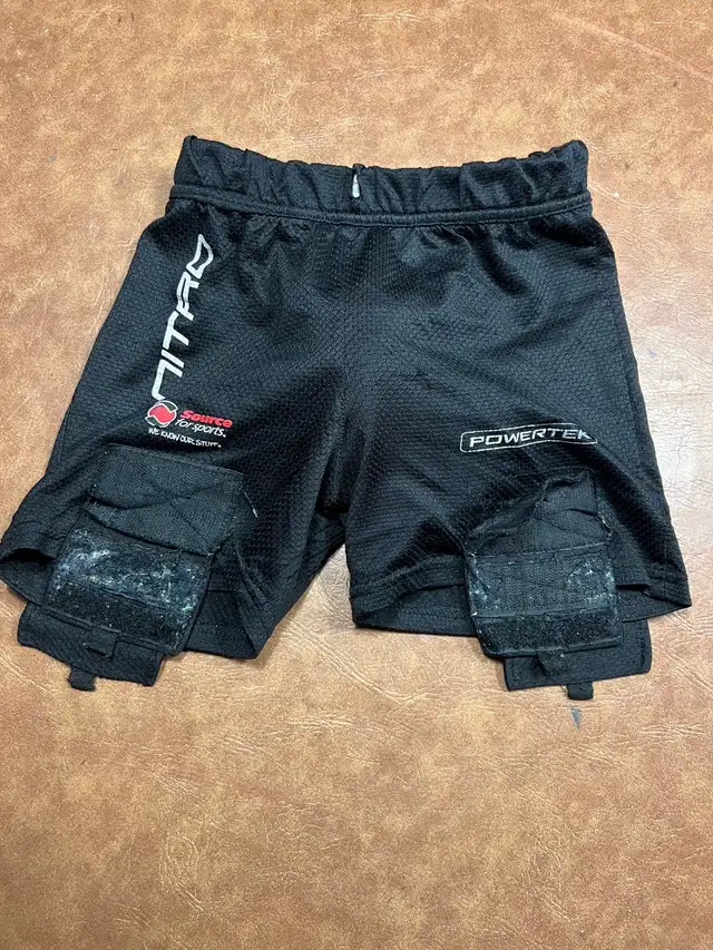 youth hockey equipment in Hockey in Winnipeg - Image 6