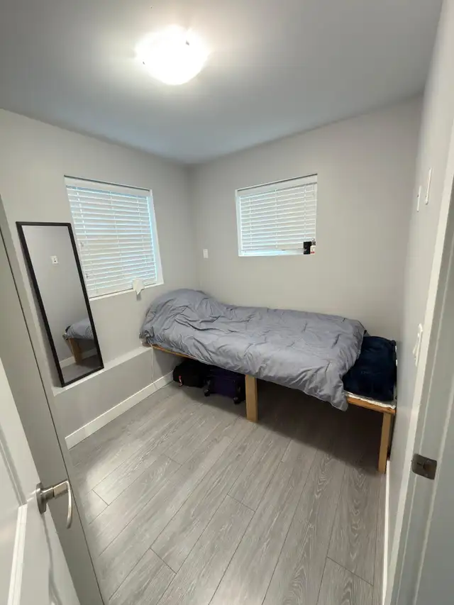 Private room and bathroom for rent for female only! in Room Rentals & Roommates in Vancouver - Image 6