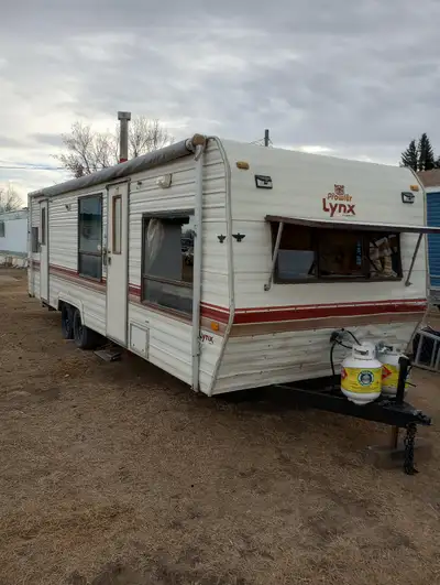 1986 Fleetwood Mac Prowler Camper Trailer 27 ft 6250lbs Sleeps 6 comfortably Fridge and freezer curr...