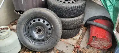 General Altramax Arctic 225/60R/16 Great winter tires, they are in great shape, used one winter. Cle...