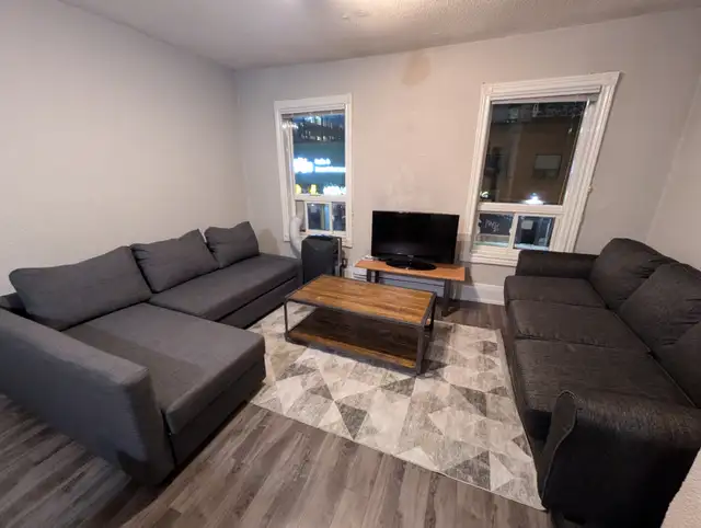 Furnished Room Downtown Near University of Toronto, TMU & TTC