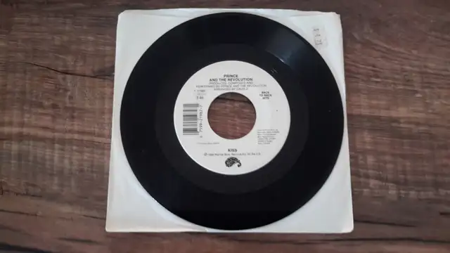 Prince - Kiss (45 single) in CDs, DVDs & Blu-ray in City of Toronto - Image 2